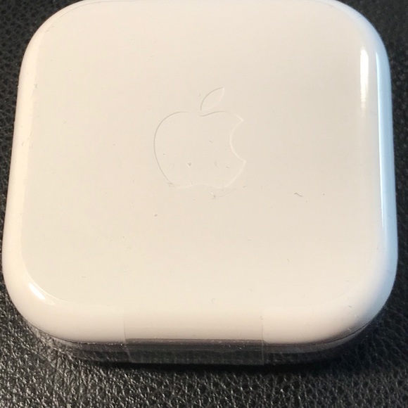 iPhone Headphones Brand New, Control Vol & Phone - Picture 2 of 2